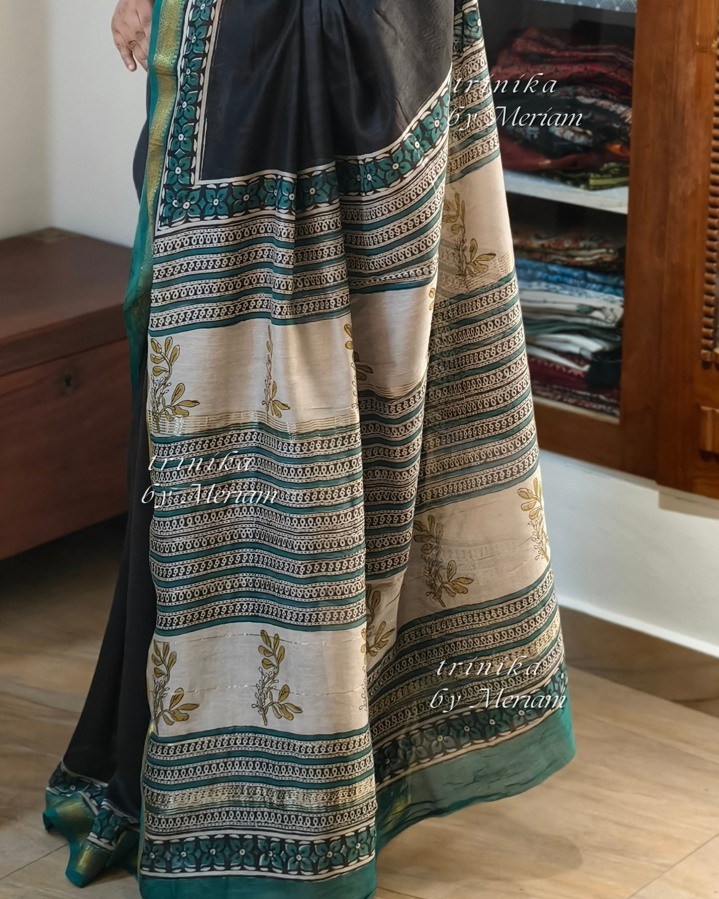 Crow Black Maheshwari Silk Cotton Saree