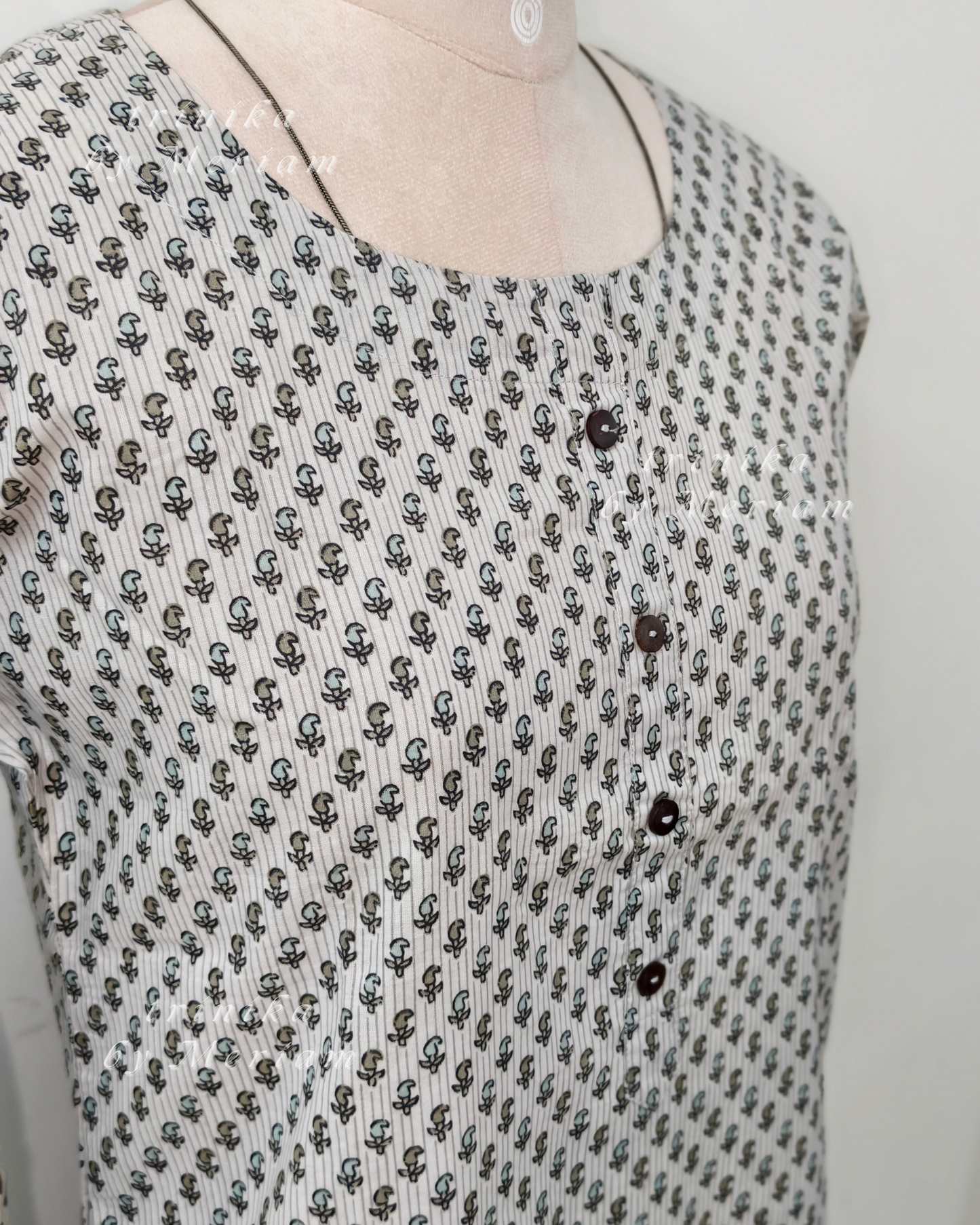 Off White Round-Neck Slitted Kurta