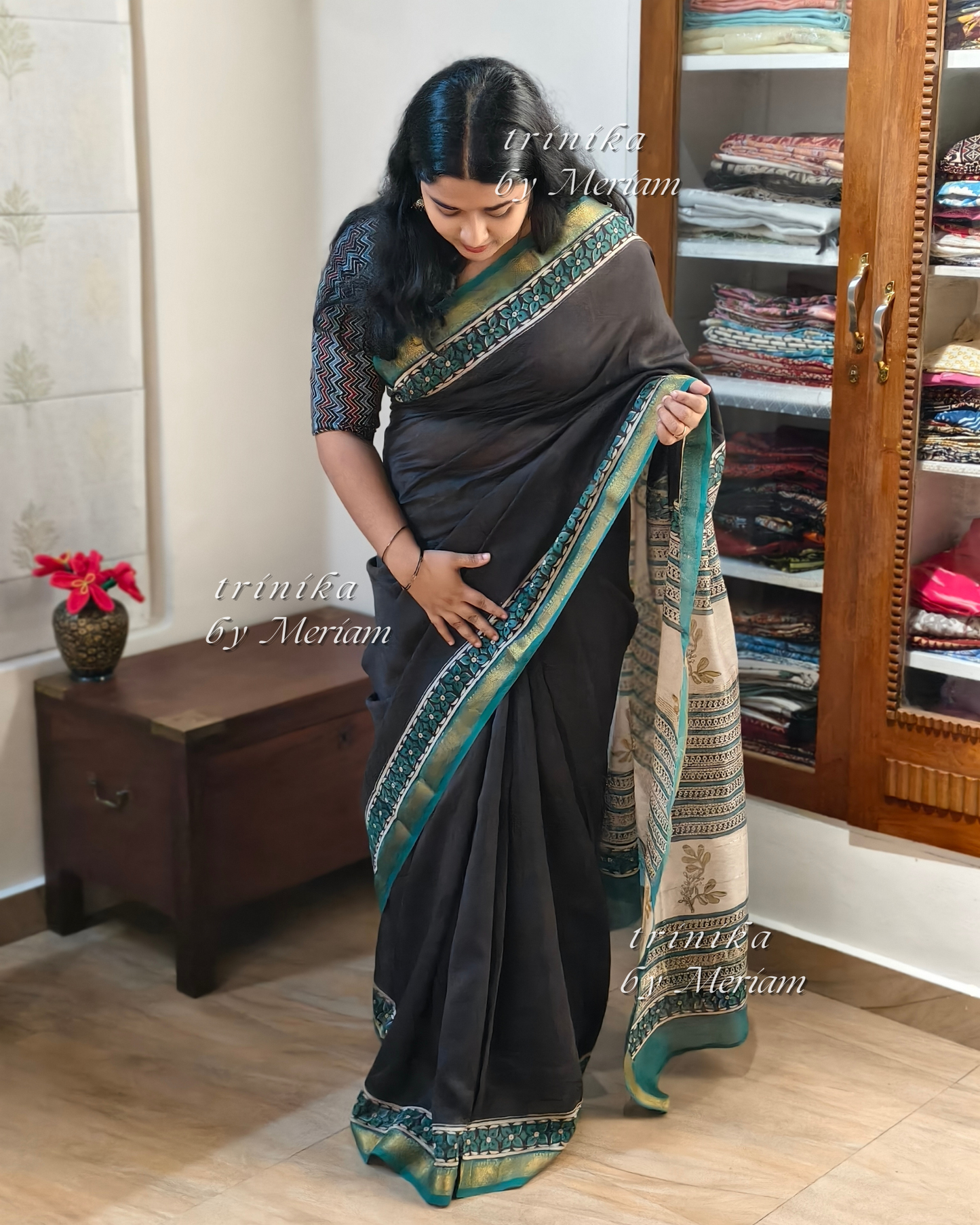 Crow Black Maheshwari Silk Cotton Saree
