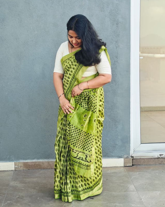 Parrot Green Maheshwari Silk Cotton Saree