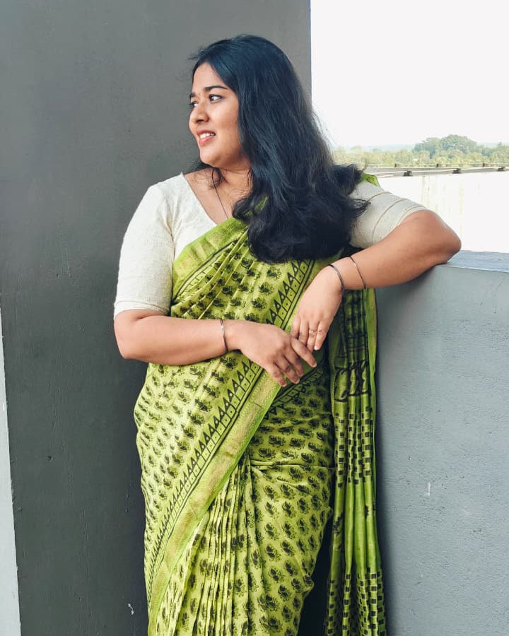 Parrot Green Maheshwari Silk Cotton Saree
