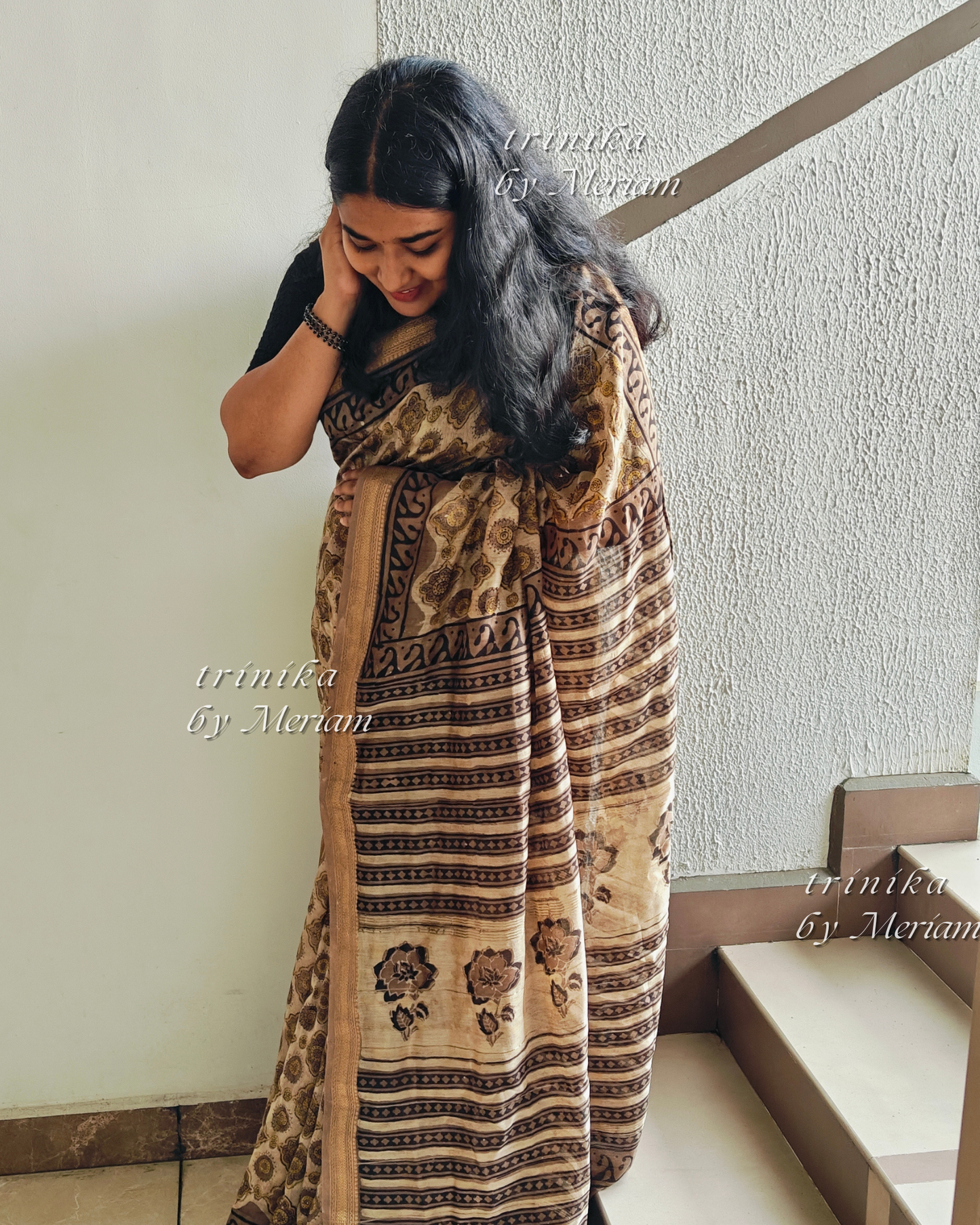 Grey Beige Maheshwari Silk Cotton Saree