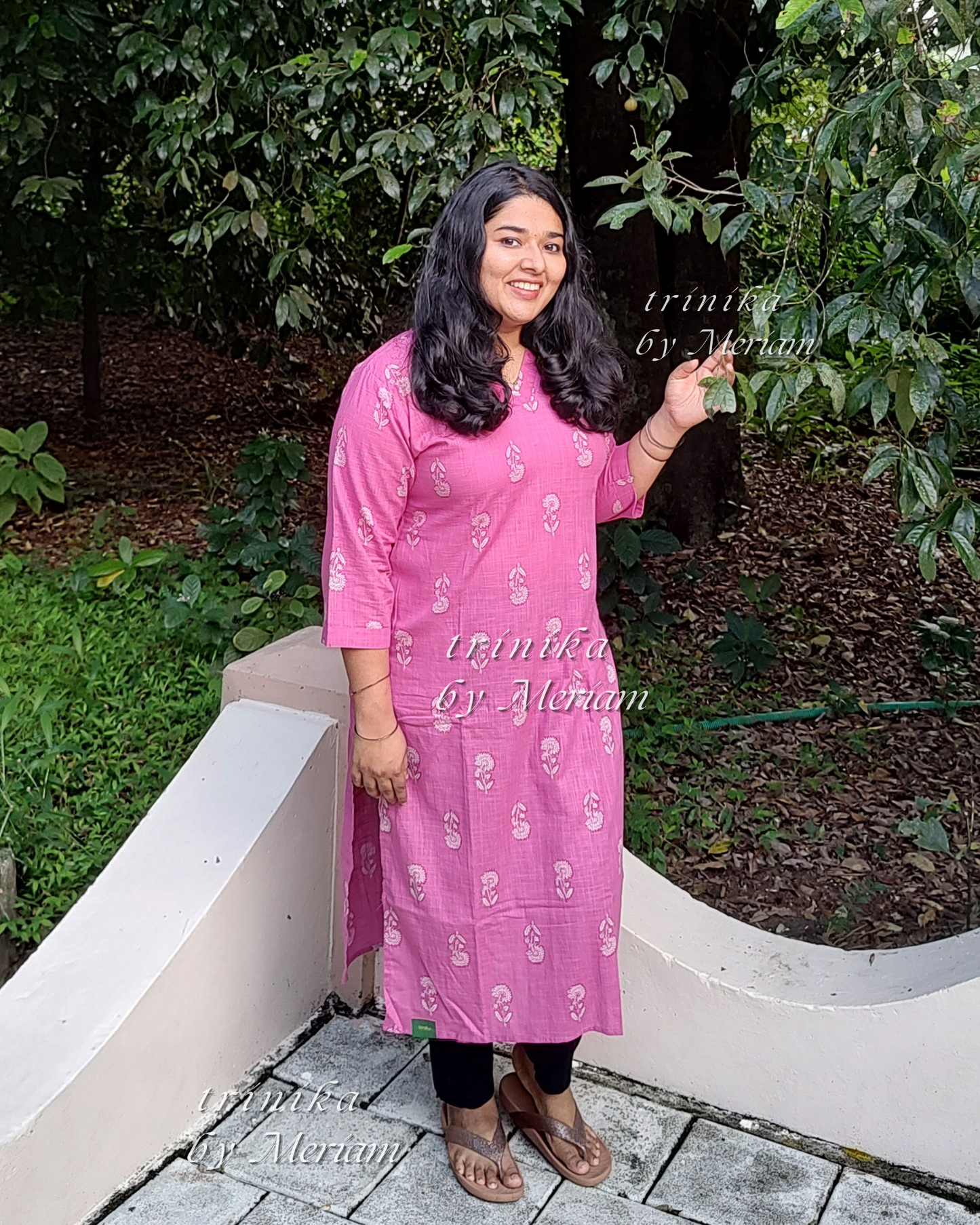 Pink V-Neck Slitted Kurta